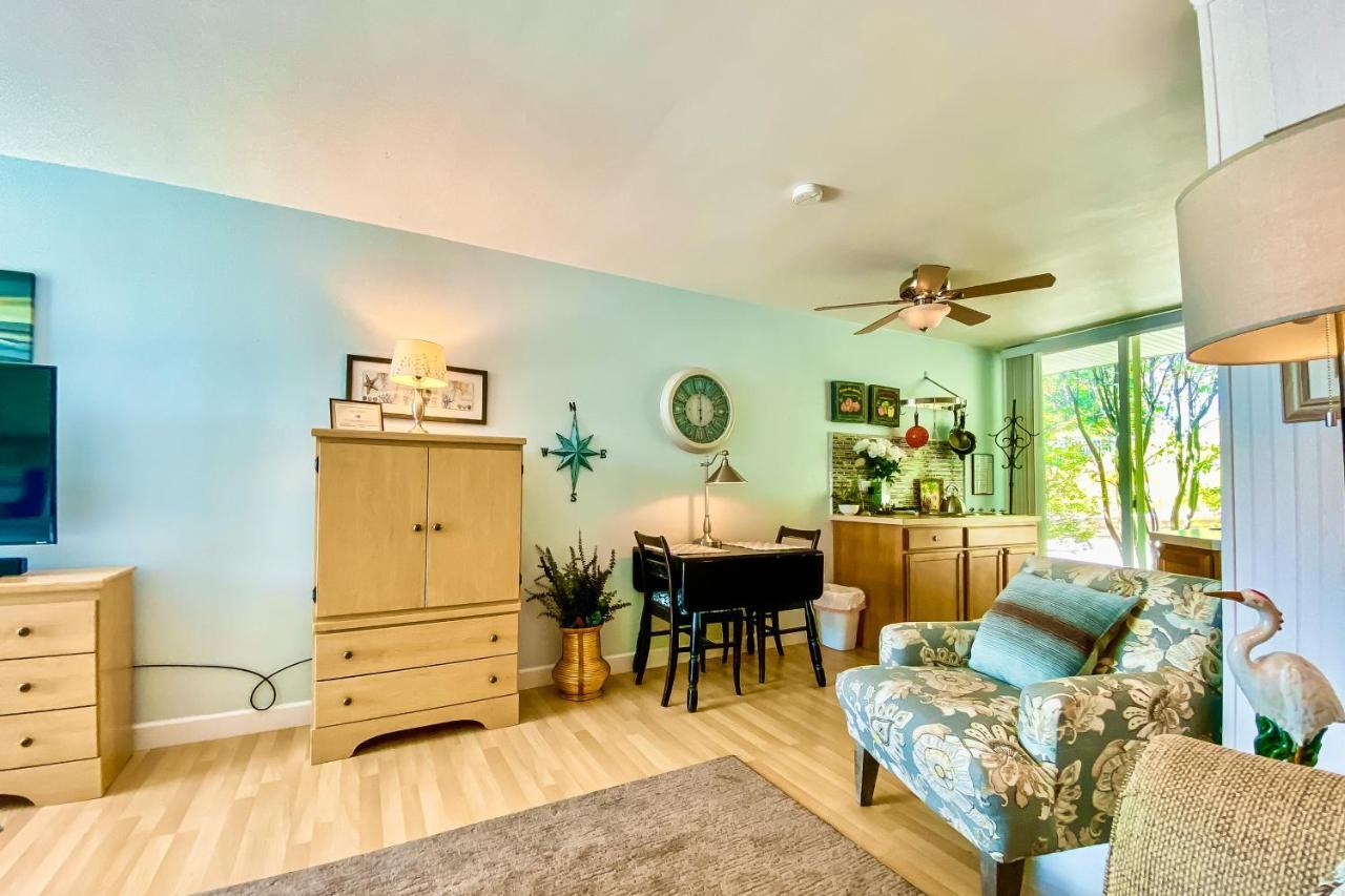 Waterside Suites Saugatuck Bagian luar foto