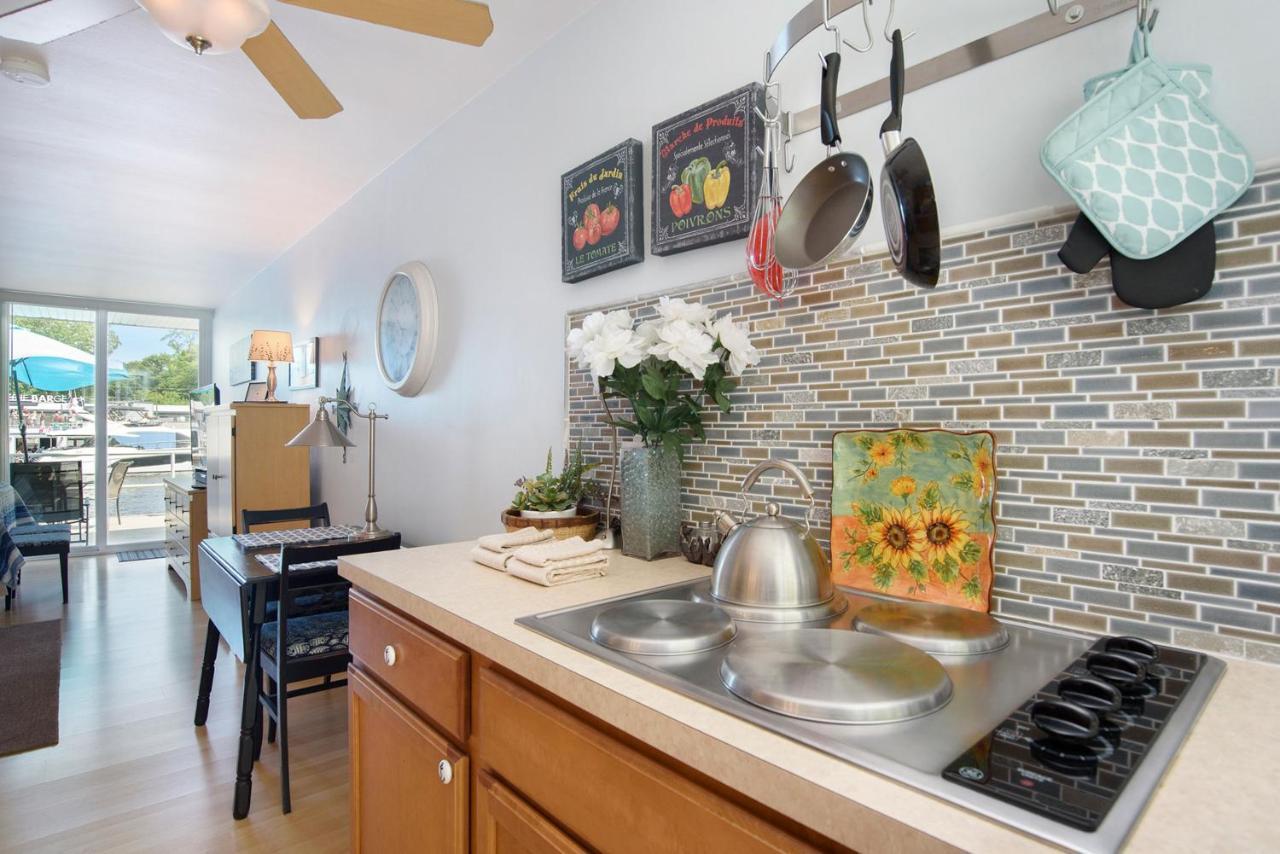 Waterside Suites Saugatuck Bagian luar foto