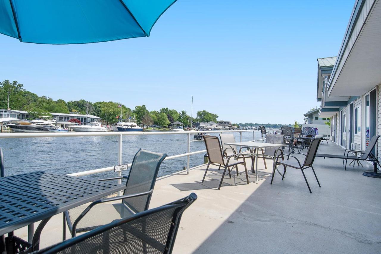 Waterside Suites Saugatuck Bagian luar foto