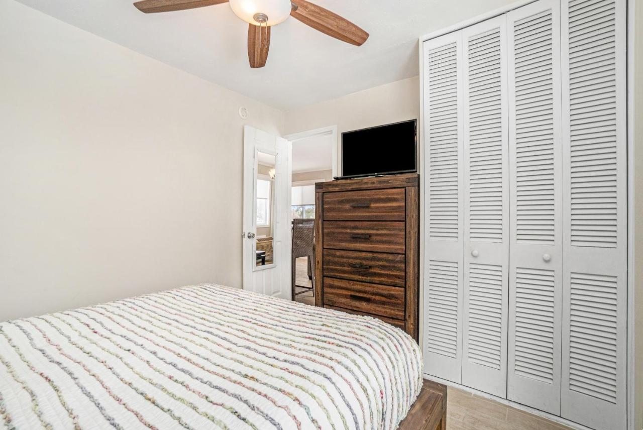 Waterside Suites Saugatuck Ruang foto